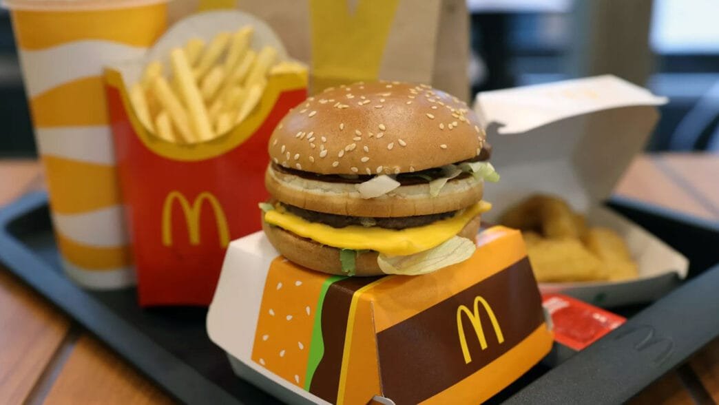 İngiltere Çocuklara Yönelik Abur Cubur Reklamlarını Yasaklıyor: Obeziteyle Mücadelede Yeni Adım