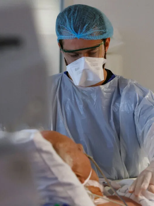 COVID-19 Geçirenlerde Kalp Krizi, Felç ve Ölüm Riski İki Kat Artıyor