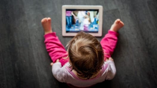 Avrupa’da 3-4 Yaşındaki Çocukların %75’inden Fazlası Ekran Karşısında Fazla Zaman Geçiriyor: Araştırma