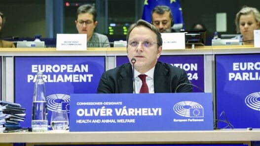 AP, Orban’ın AB Komiseri Adayını Kadın Sağlığı Endişeleri Nedeniyle Onaylamayı Erteledi