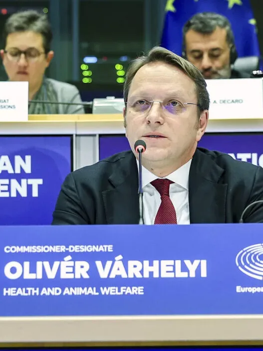 AP, Orban’ın AB Komiseri Adayını Kadın Sağlığı Endişeleri Nedeniyle Onaylamayı Erteledi