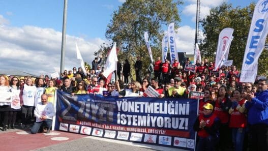 Sağlık Çalışanları İş Bırakma Eyleminde: Yönetmelik Geri Çekilmezse Süresiz Grev Kapıda