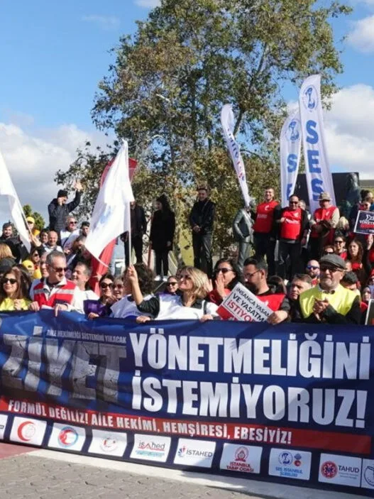 Sağlık Çalışanları İş Bırakma Eyleminde: Yönetmelik Geri Çekilmezse Süresiz Grev Kapıda