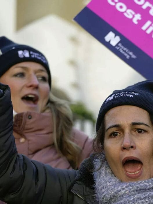 İngiltere’de Hemşirelerden Koridor Bakımı Uygulamasına Son Verilmesi Çağrısı